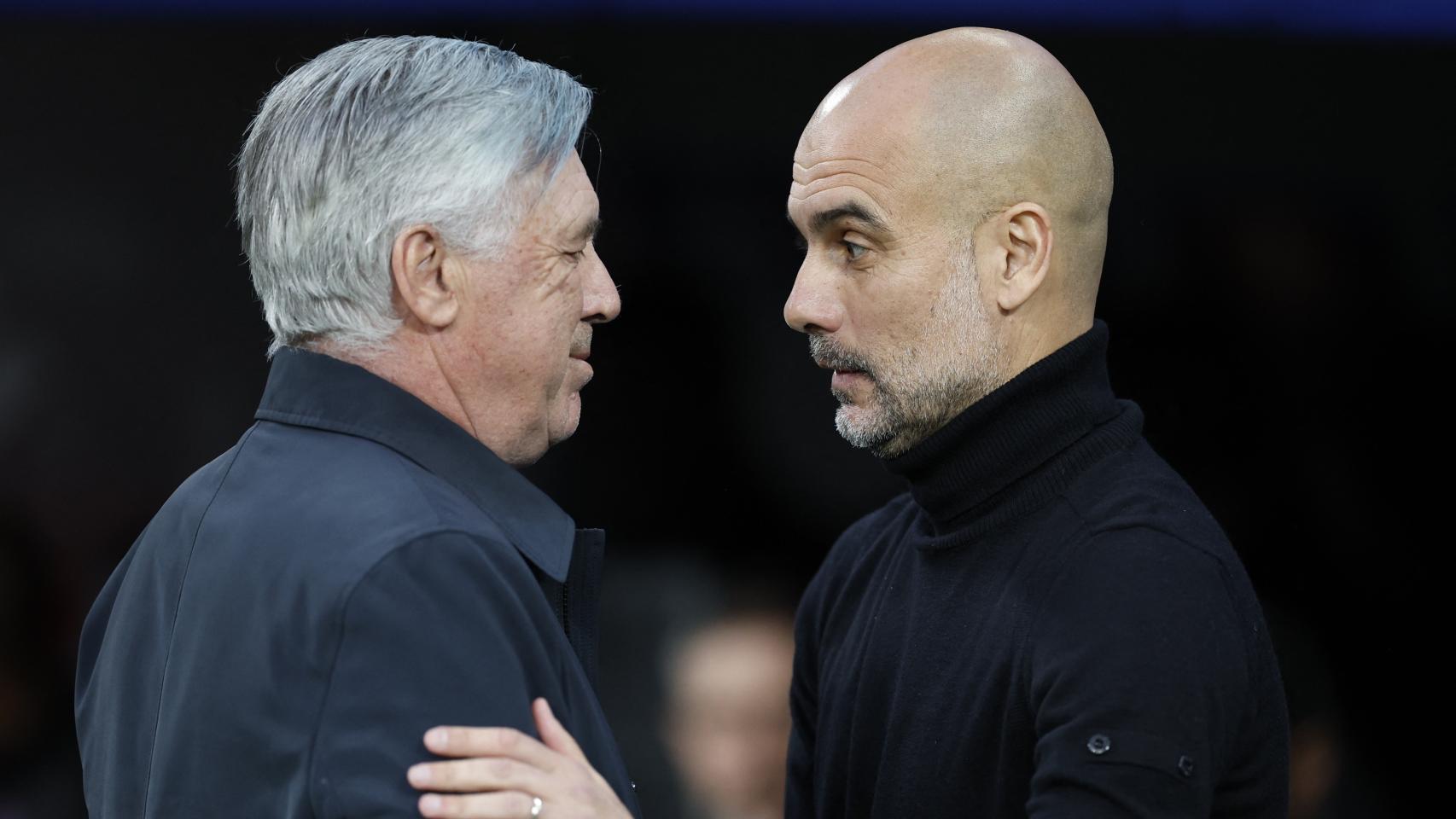 Carlo Ancelotti y Pep Guardiola se saludan antes del Real Madrid - Manchester City