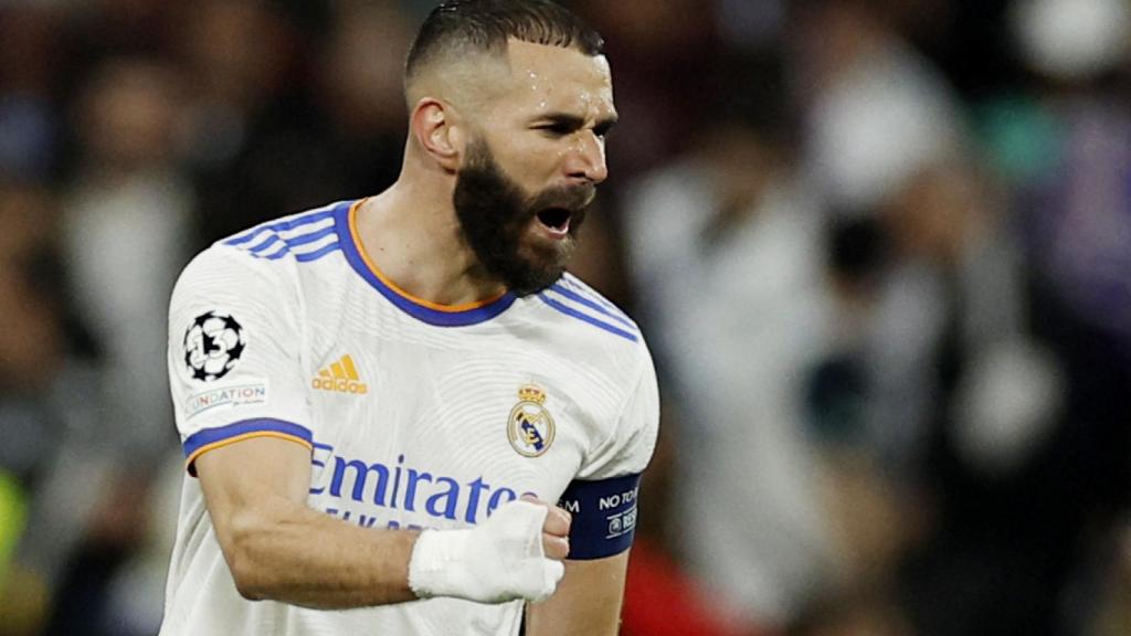 Karim Benzema celebra su gol al Manchester City de penalti