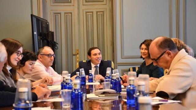 El presidente de la Diputación de Cuenca, Álvaro Martínez Chana, reunido con los Grupos de Acción Local. Foto: Diputación de Cuenca.