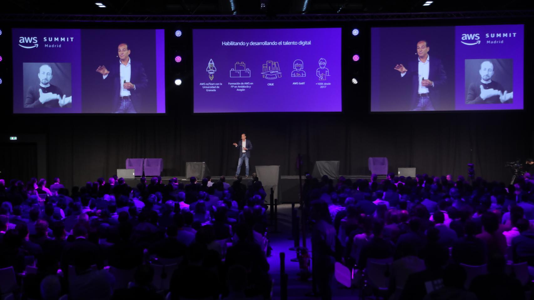 Miguel Álava,  director en Iberia de AWS, durante la keynote.