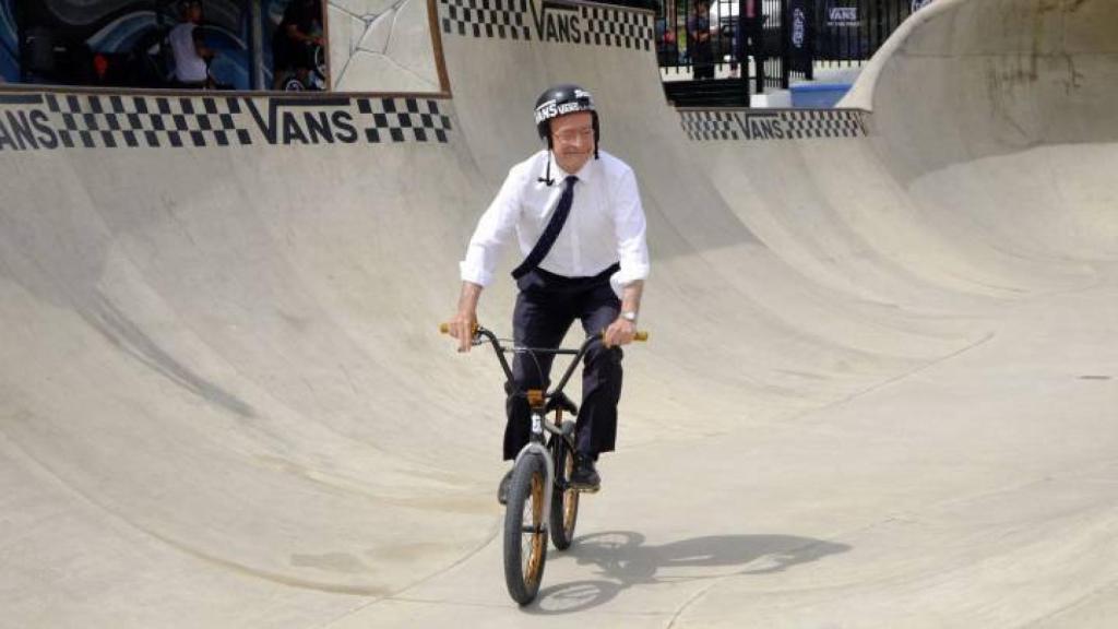 Francisco de la Torre, en bicicleta.