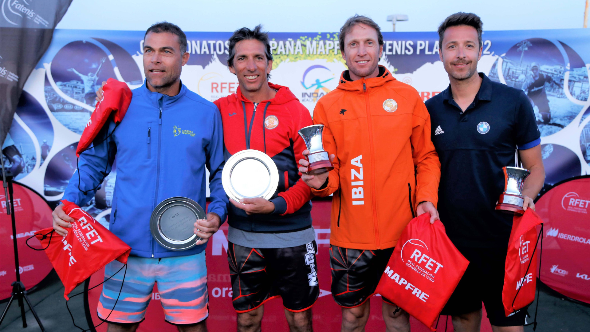 Diego Negreira, a la derecha, campeón en categoría +40. Foto: Cedida