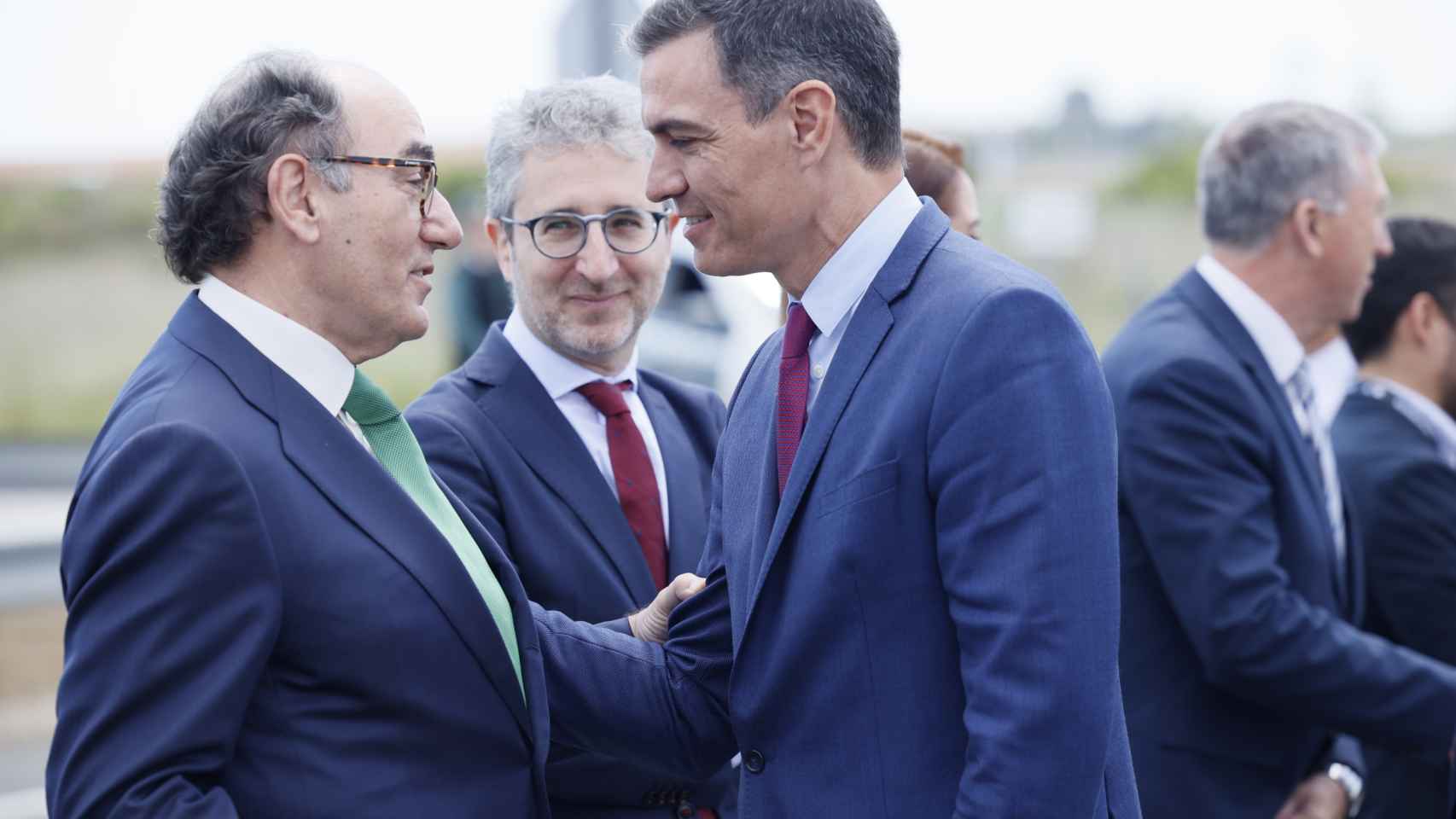 Ignacio Sánchez Galán, presidente de Iberdrola, junto con Pedro Sánchez, presidente del Gobierno, durante la presentación de la futura planta de baterías en Sagunto.