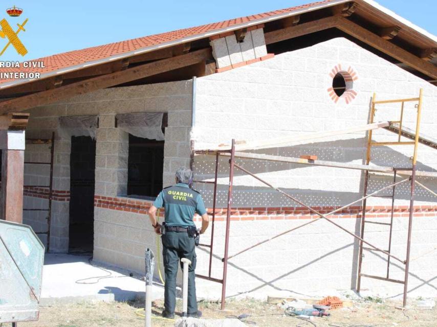 Investigan a cinco personas por construir viviendas en terreno rural no urbanizable de Segovia