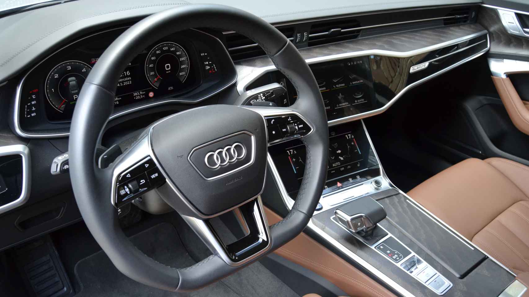 El interior del Audi A6 mantiene un formato clásico propio de una berlina de su categoría.