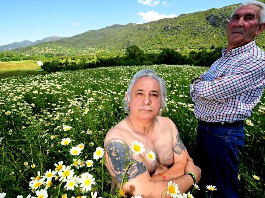 José María, uno de los primeros conversos y su tatuaje del Che a medio borrar, junto con Daniel.