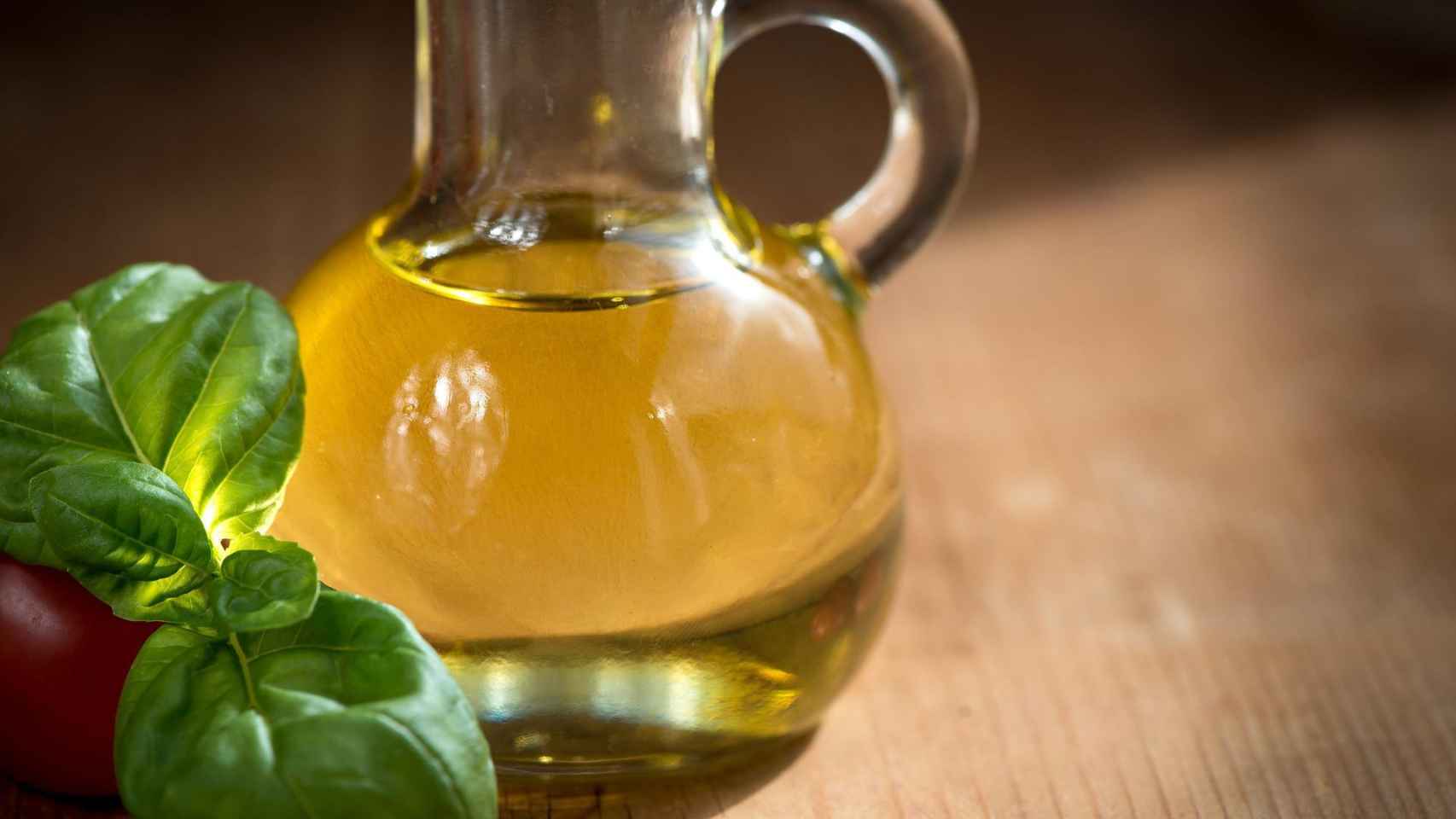 Un aceite de oliva de calidad es fundamental para elaborar una buena receta de ajoblanco.