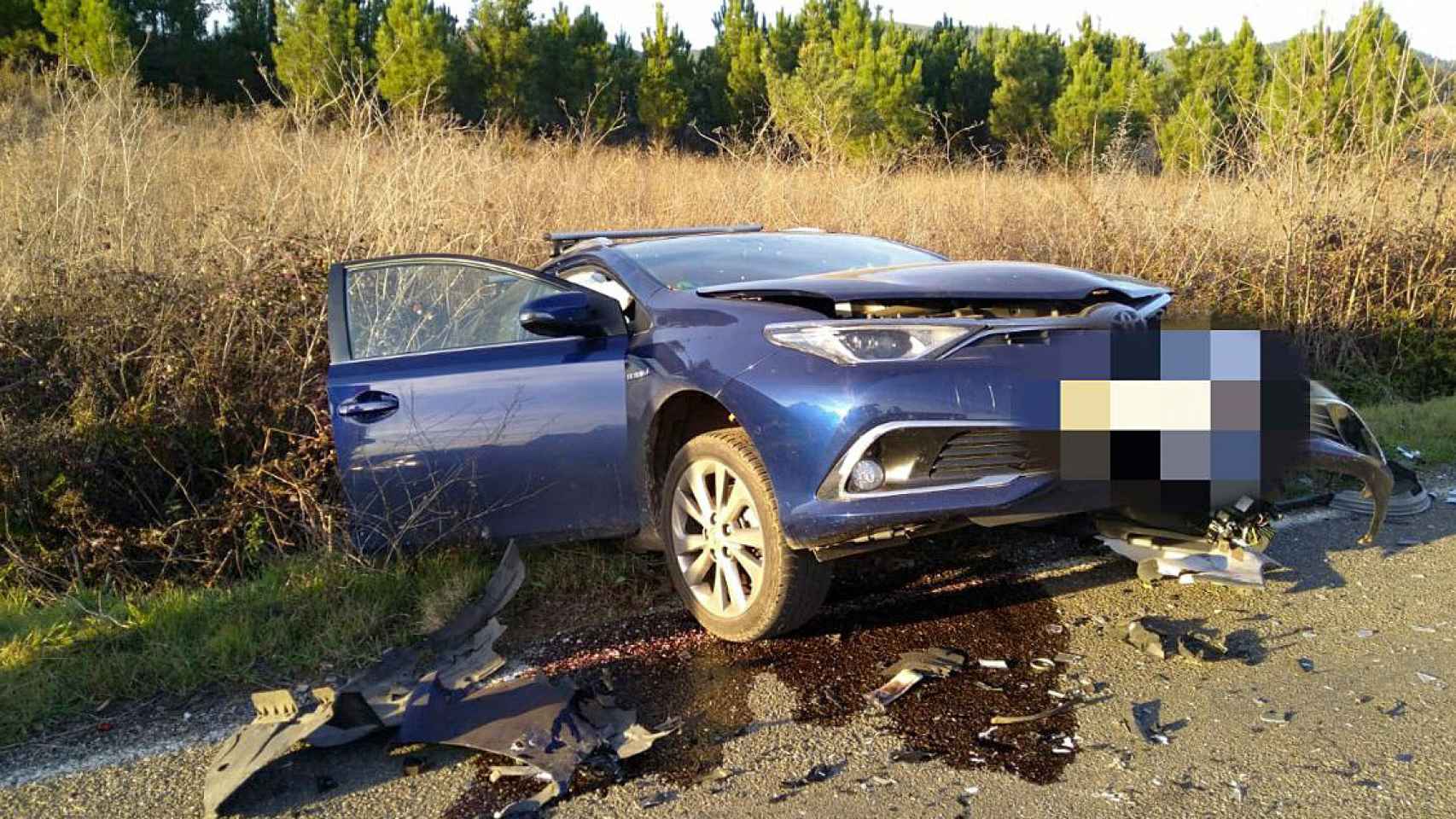 Accidente de tráfico entre dos turismos en la carretera LE-712, en Arganza (León), en el que tres personas resultaron heridas