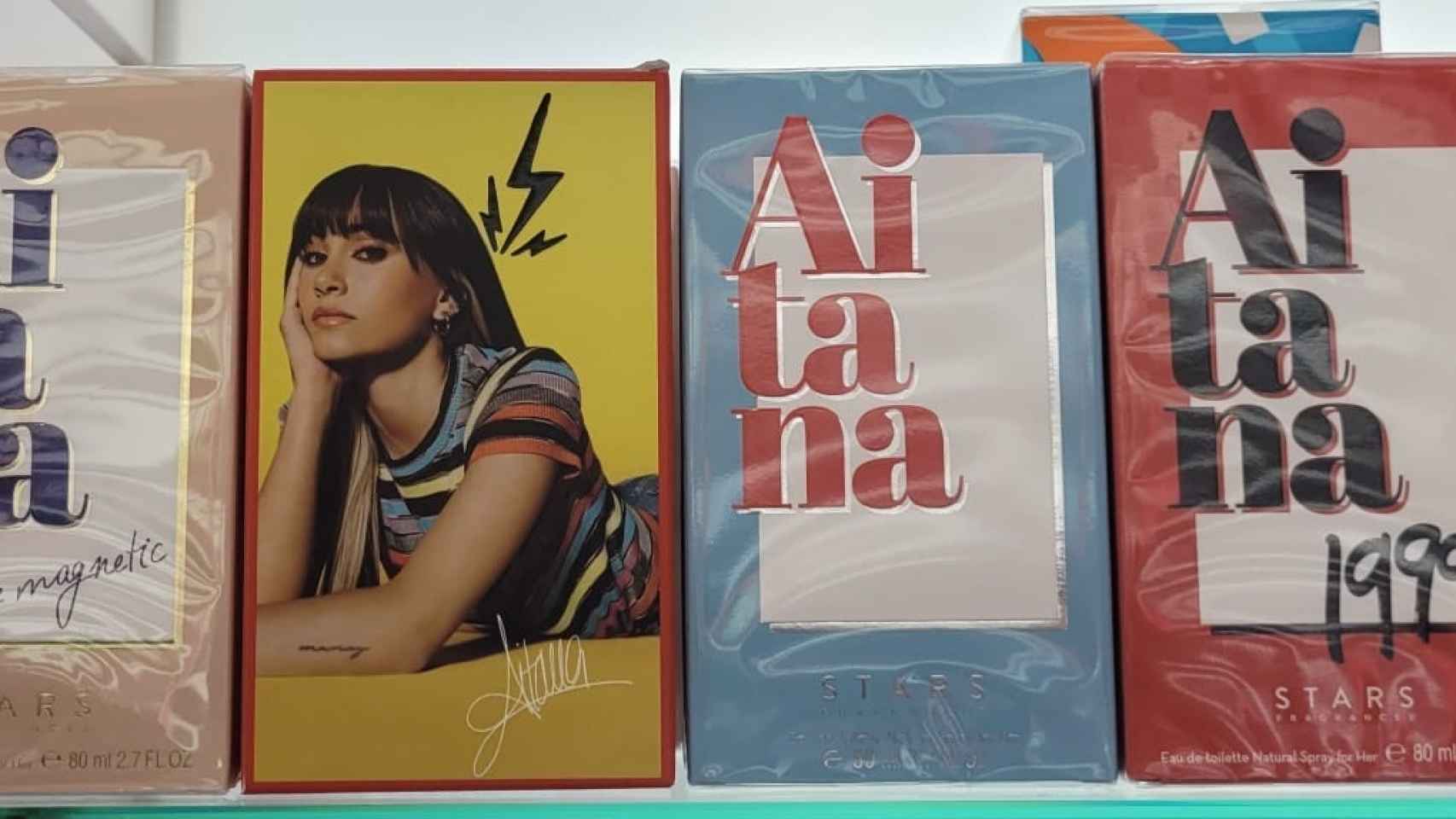 La gama de perfumes de la cantante Aitana, en un establecimiento.