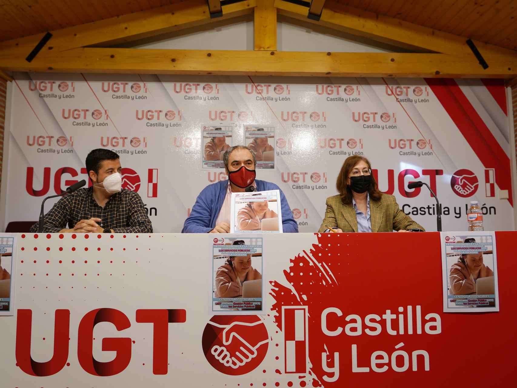 UGT de Castilla y León durante la presentación de la campaña para la gestión de los centros de discapacidad de la Comunidad.