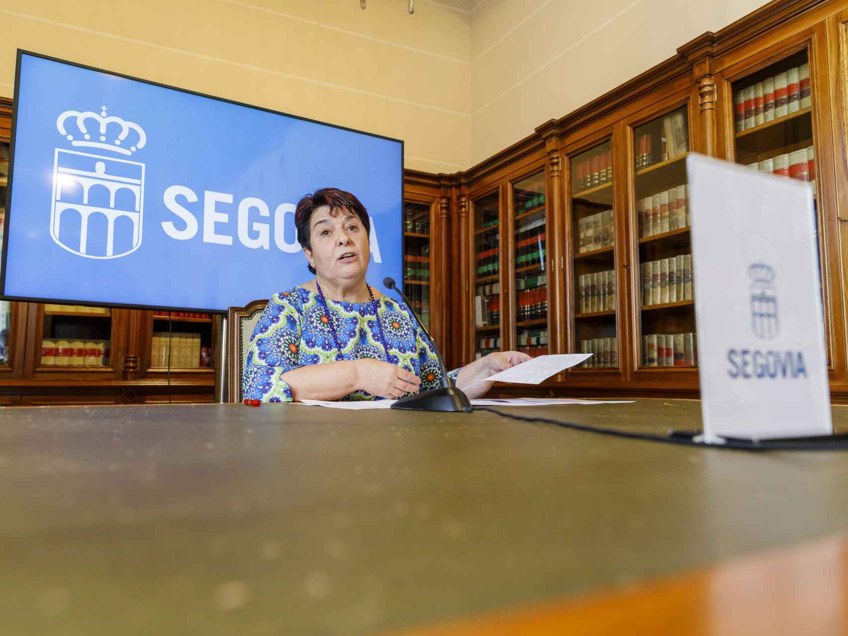 La alcaldesa de Segovia, Clara Luquero, tras informar de su dimisión, este viernes.