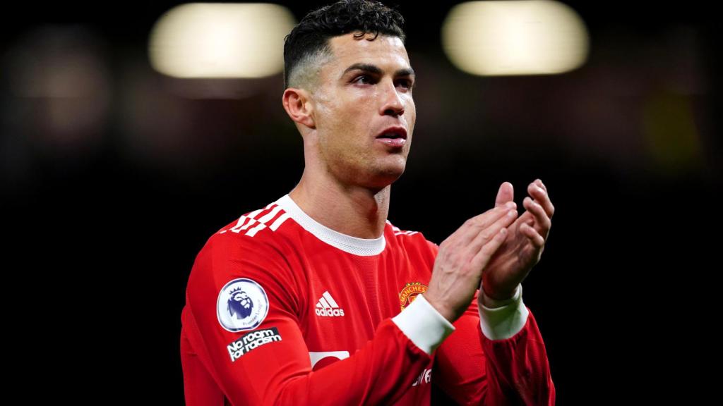 Cristiano Ronaldo aplaude a la afición de Old Trafford