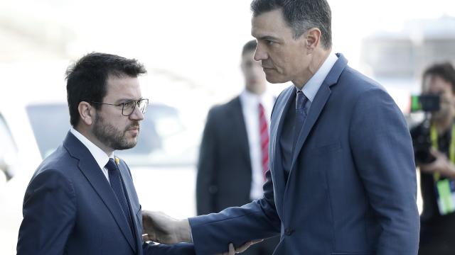 El presidente de la Generalitat, Pere Aragonès, y el del Gobierno, Pedro Sánchez, durante un encuentro en Barcelona.