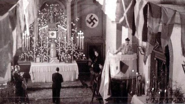 Misa cerca del campo de concentración de Lavacolla.
