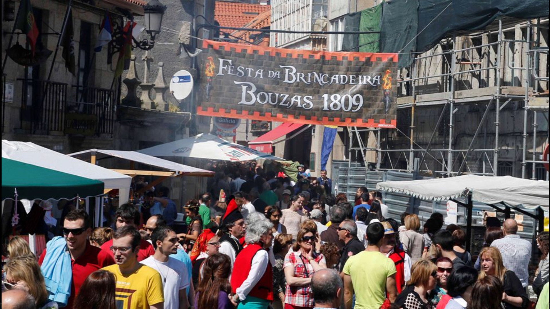 Celebración en las calles de Bouzas de A Brincadeira.