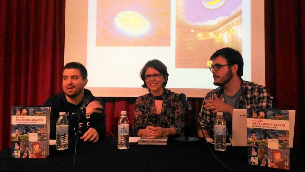 Presentación de 'Antes de Mi Vecino Miyazaki' en la Fnac de Málaga con Salva Navarro y Guillermo Ruiz.