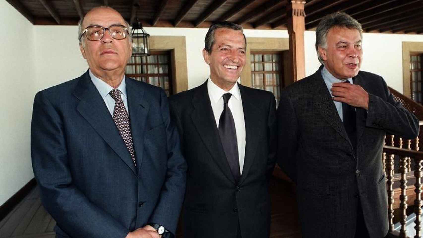 Los expresidentes del Gobierno Adolfo Suárez, Felipe González y Leopoldo Calvo Sotelo en Oviedo, el 8 de junio de 1998.