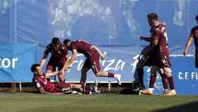 Los jugadores de la Real Sociedad B celebran un gol contra el Fuenlabrada