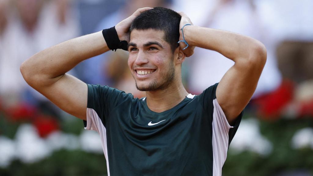 Carlos Alcaraz tras su victoria ante Novak Djokovic en el Mutua Madrid Open