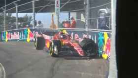 Carlos Sainz sufre un accidente en los libres de Miami