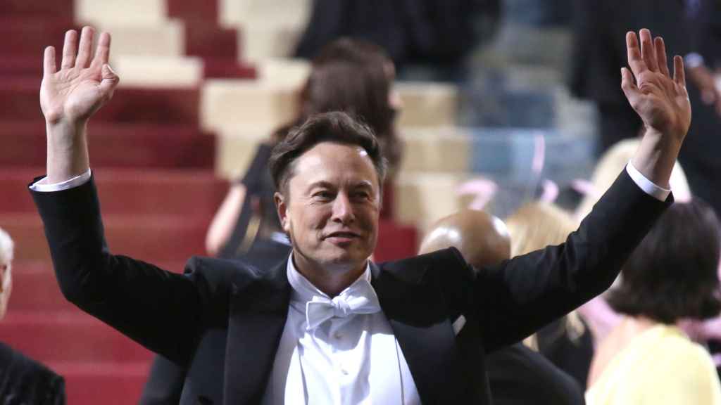 Elon Musk llega a la Gala Met a principios de mayo.