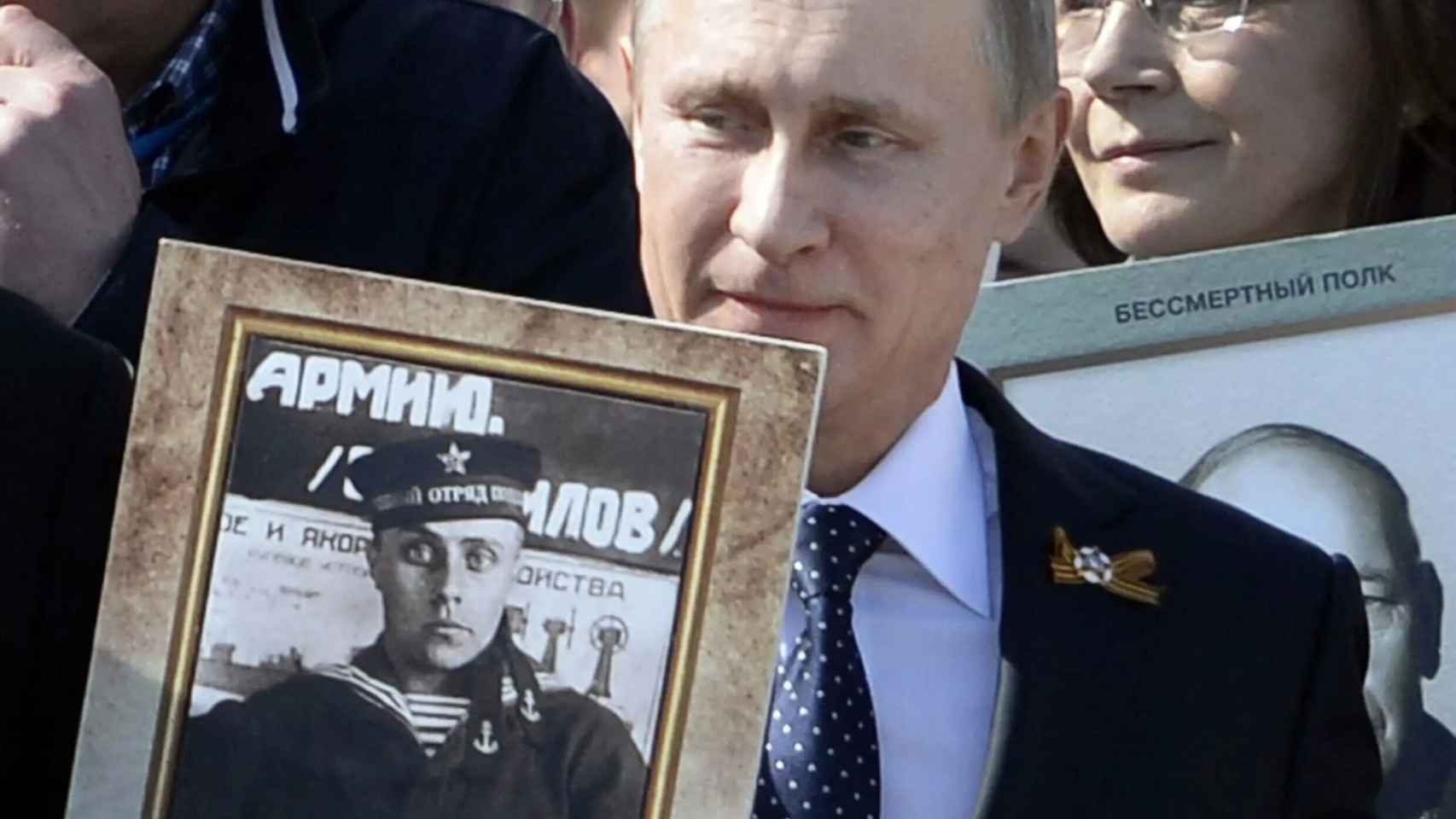 Putin con la imagen de su padre