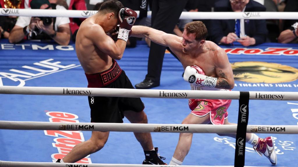 Saúl 'Canelo' Álvarez, ante Dmitry Bivol en el T-Mobile Arena de Las Vegas