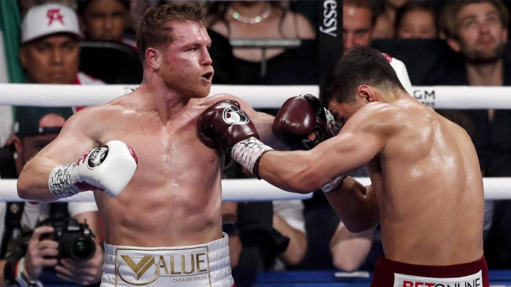 Saúl 'Canelo' Álvarez, ante Dmitry Bivol en el T-Mobile Arena de Las Vegas