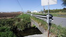 La carretera que conecta Baíñas con Dumbría.