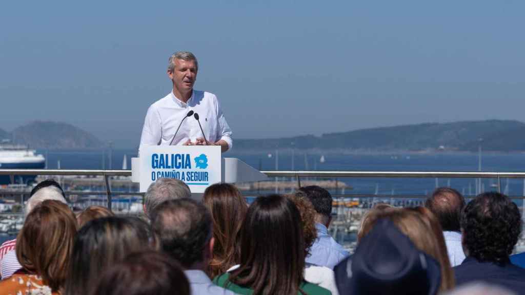 El candidato a la presidencia del PPdeG, Alfonso Rueda, en un acto en Vigo.