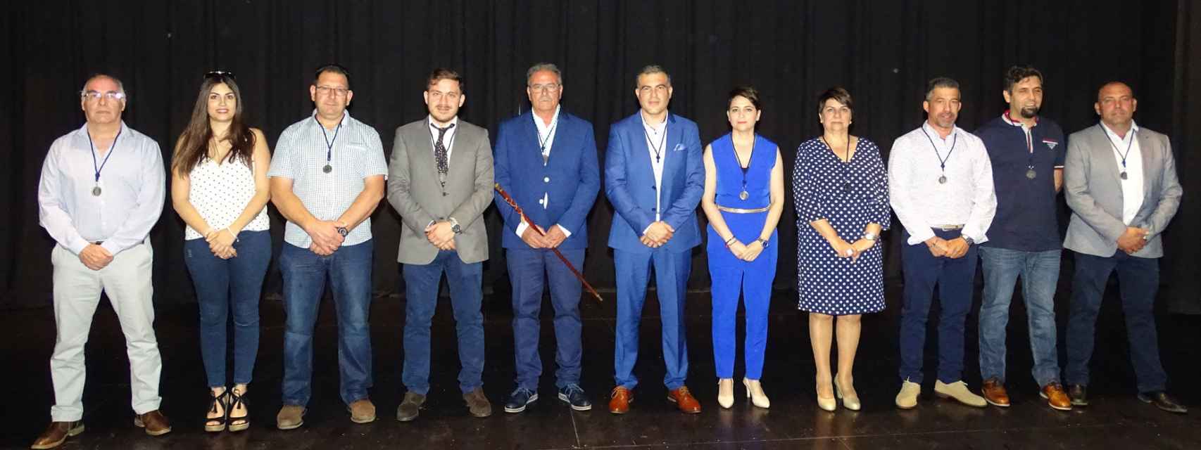 Los siete concejales socialistas y el alcalde de Munera junto a José Luis Losa.