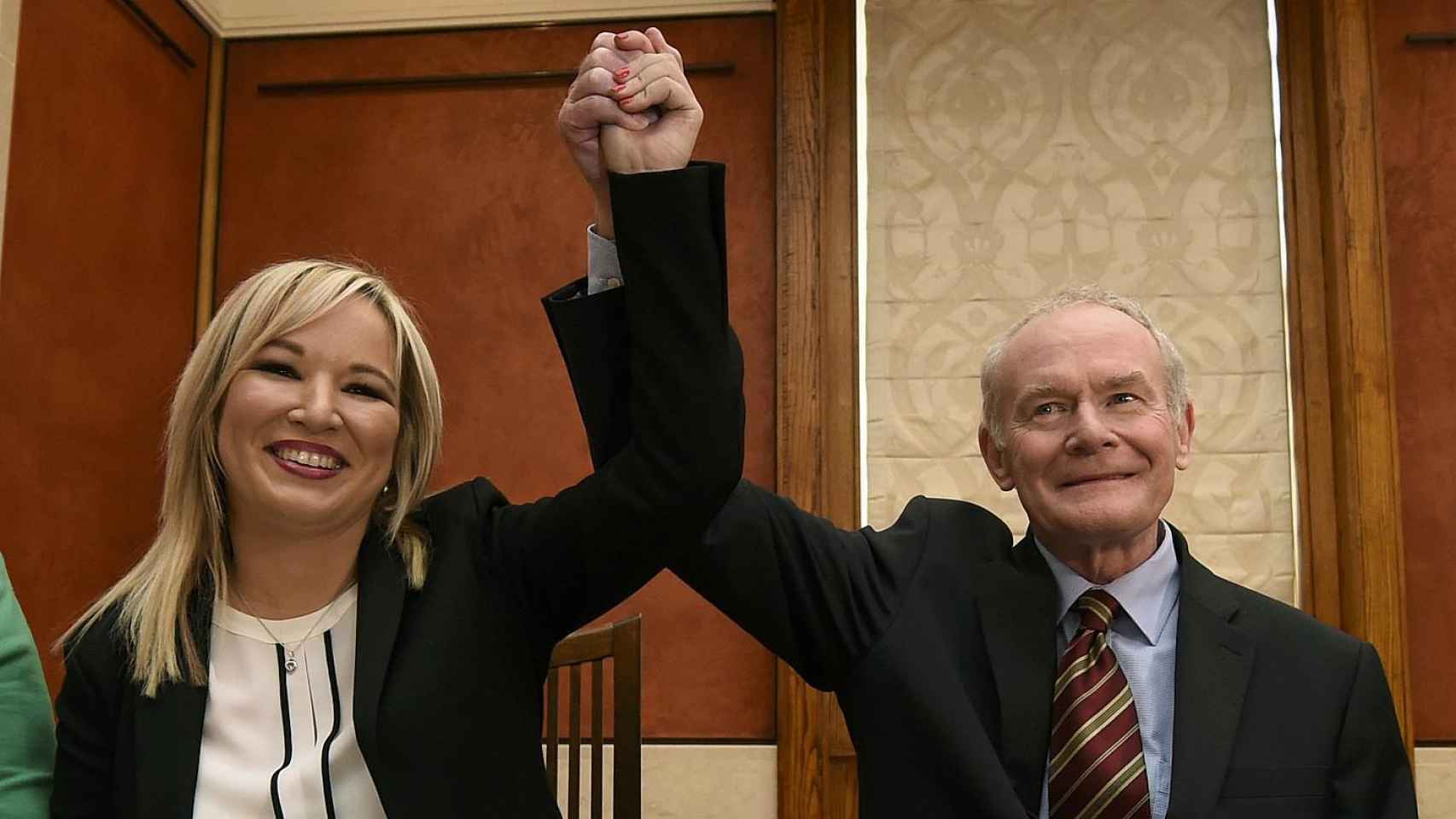 Michelle O'Neill junto a Martin McGuinness, su padrino político.