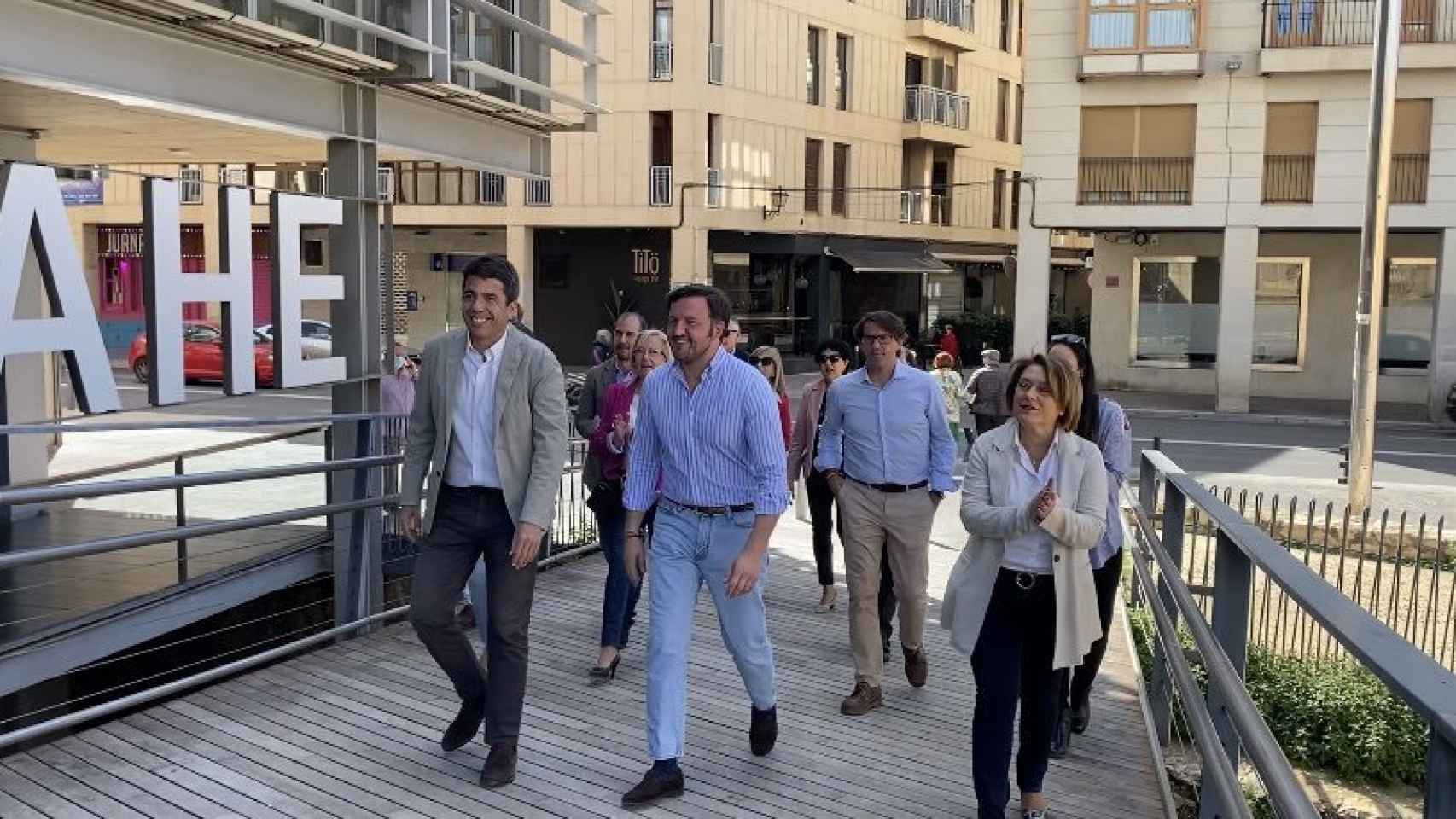 Ruz con Carlos Mazón y otros miembros del partido a nivel provincial, en una visita reciente del líder autonómico a Elche.