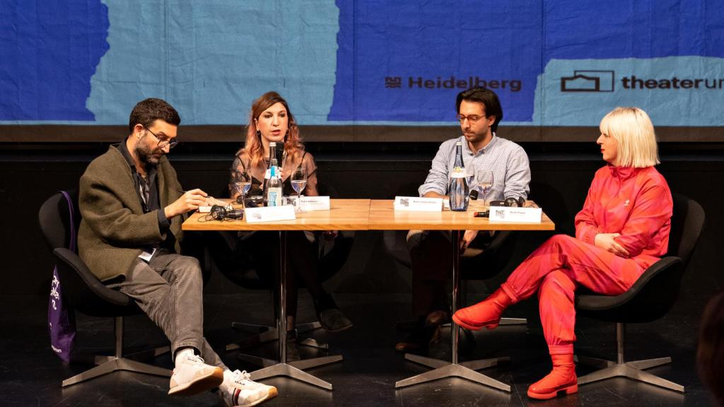 José Manuel Mora, María Velasco, Martin Valdés-Stauber y Marta Pazos durante una mesa redonda en el Festival Stüma