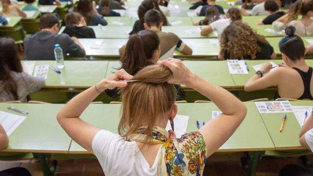 Aspirantes a maestros en una oposición, en una imagen de archivo.