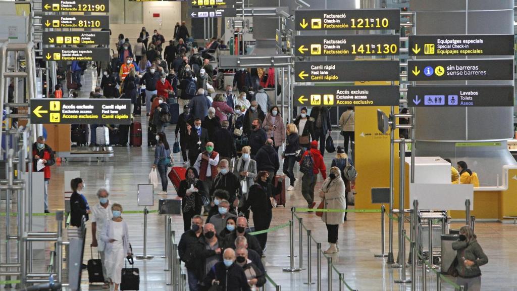 Aeropuerto de Alicante-Elche, en uno de los fines de semana de abril.