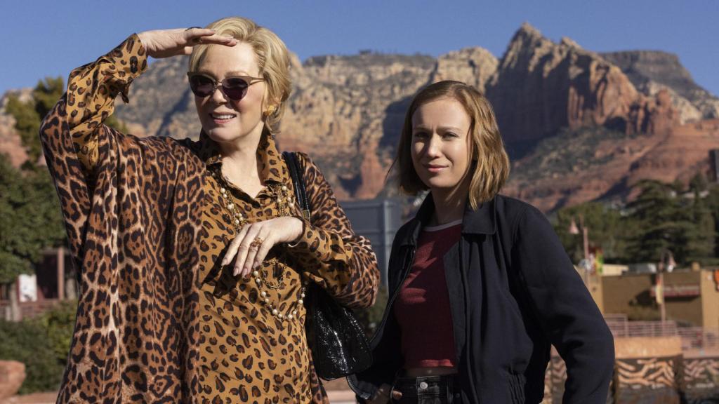 Jean Smart y Hannah Einbinder en la temporada 2 de 'Hacks'.