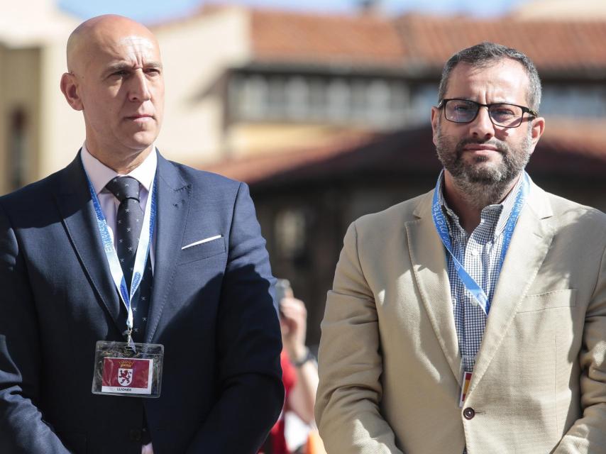 El alcalde de León, José Antonio Diez, y el eurodiputado Ibán García del Blanco, durante la celebración del Día de Europa, este lunes.