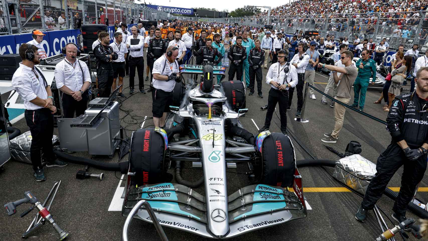 El Mercedes W13 de Lewis Hamilton genera expectación en la parrilla del Gran Premio de Miami