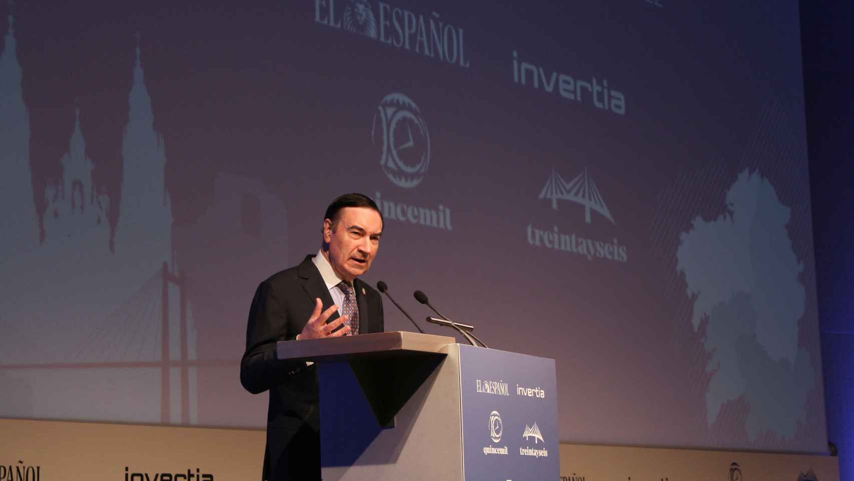 Pedro J. Ramírez, presidente y director ejecutivo de EL ESPAÑOL, durante su intervención en la inauguración del Foro Económico Español 'La Galicia que viene'.