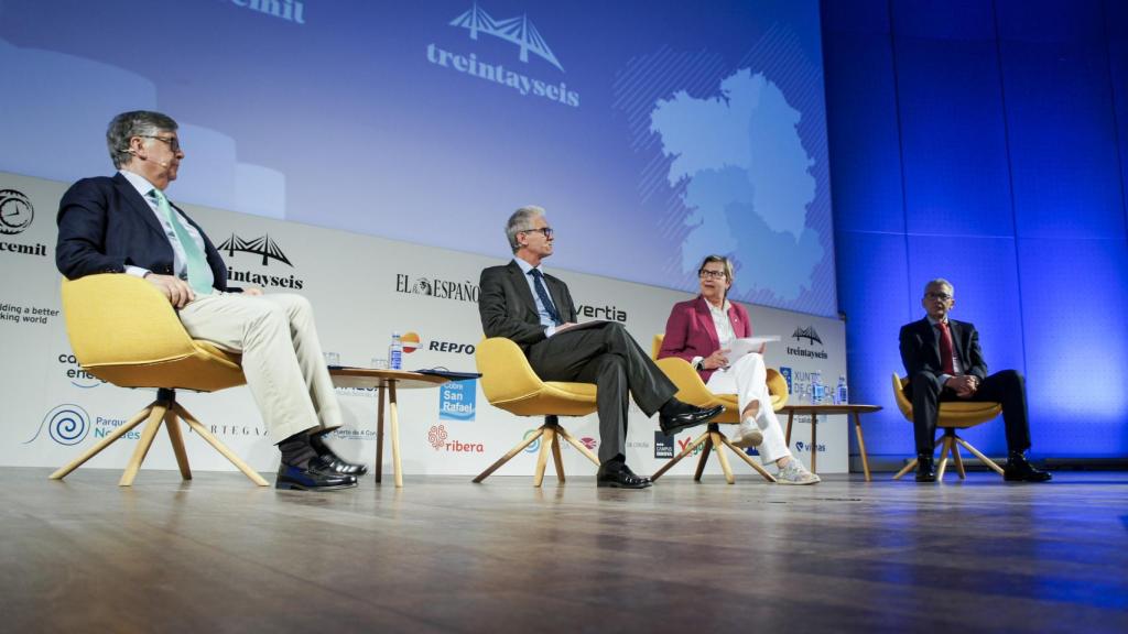 Imagen de la mesa redonda 'Industria pesquera', en la primera jornada del Foro Económico Español 'La Galicia que viene'.