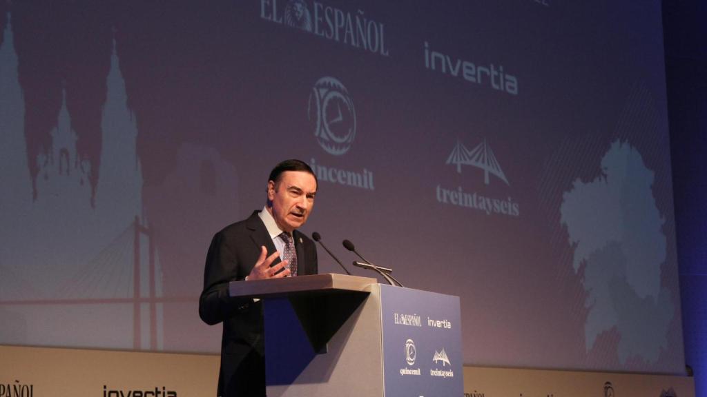 Pedro J. Ramírez, presidente y director ejecutivo de EL ESPAÑOL, durante su intervención en la inauguración del Foro Económico Español ‘La Galicia que viene’.