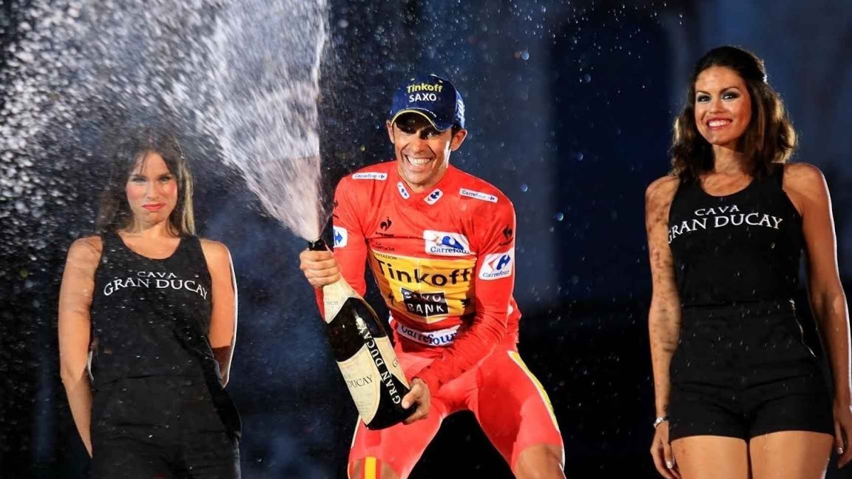 Alberto Contador celebra una victoria durante su etapa en el equipo de Oleg Tinkov, el Tinkoff Bank.