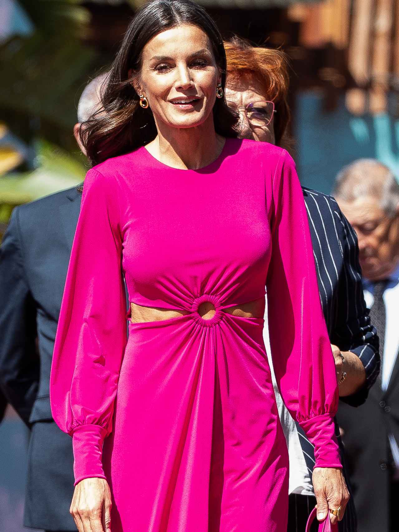 La reina Letizia con un vestido 'cut-out' de Cayro.