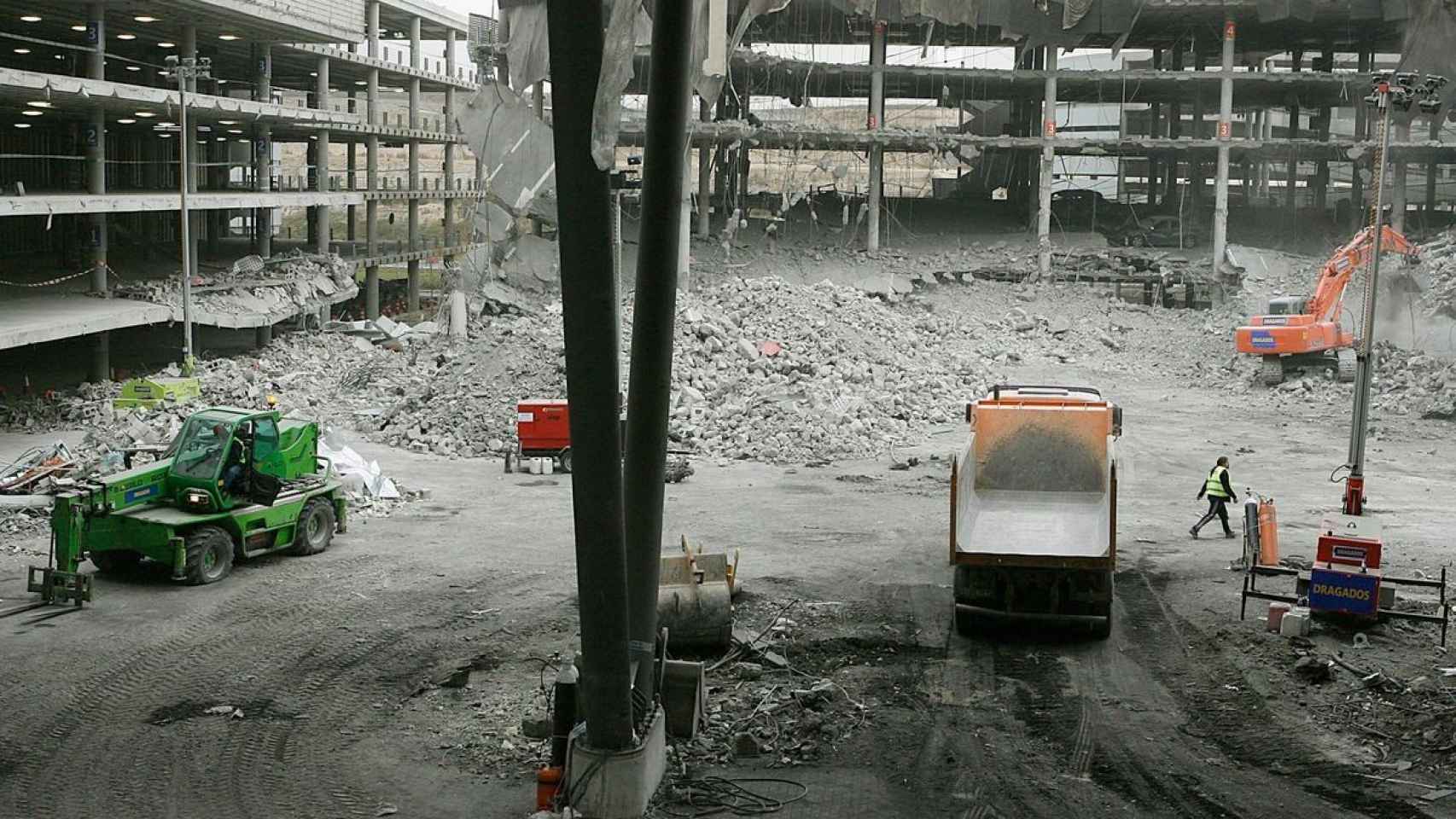 Imagen del atentado en la Terminal 4 del aeropuerto de Madrid-Barajas, perpetrado el 30 de diciembre de 2006