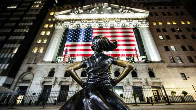 La estatua de la 'niña sin miedo' frente a la Bolsa de Nueva York.