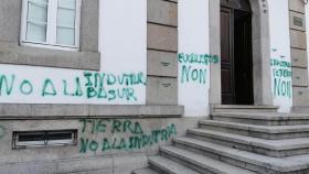 Pintadas en la casa consistorial de Palas de Rei.