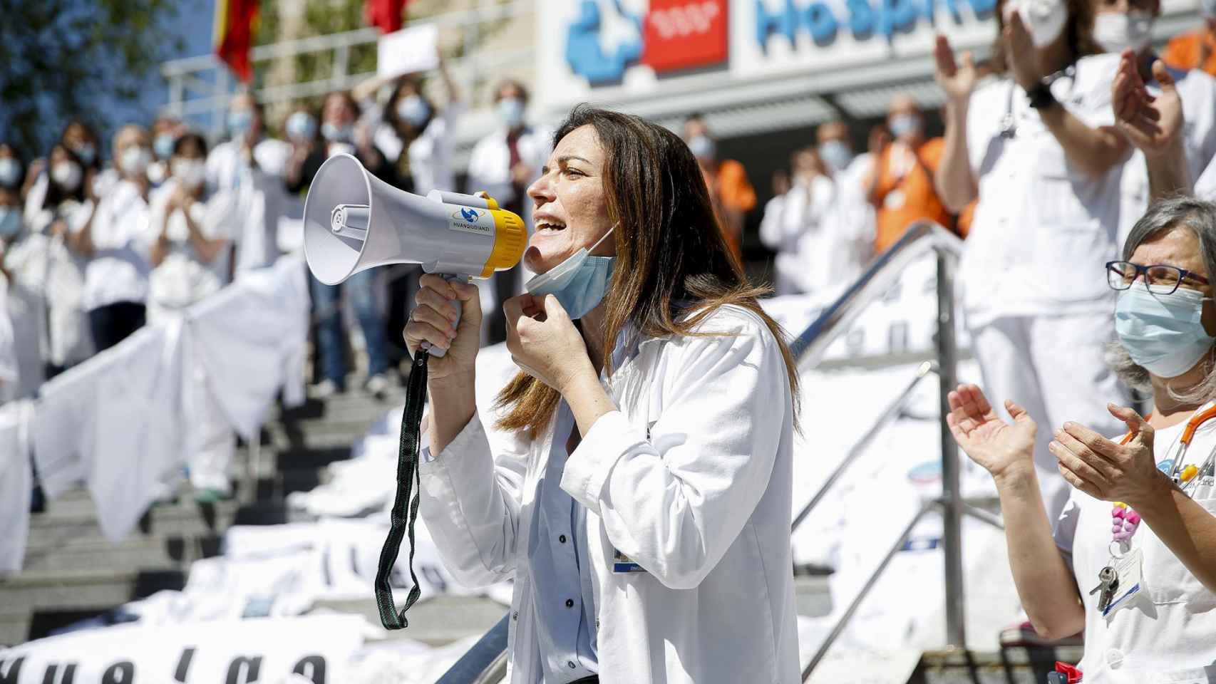 Sanitarios protestan en las puertas del Hospital Gregorio Marañón de Madrid el pasado octubre.