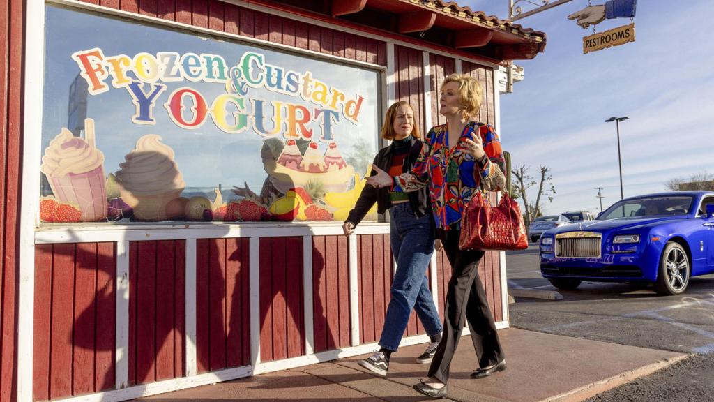 Ava y Deborah y Jean Smart en el segundo episodio de la temporada 2 de 'Hacks'.