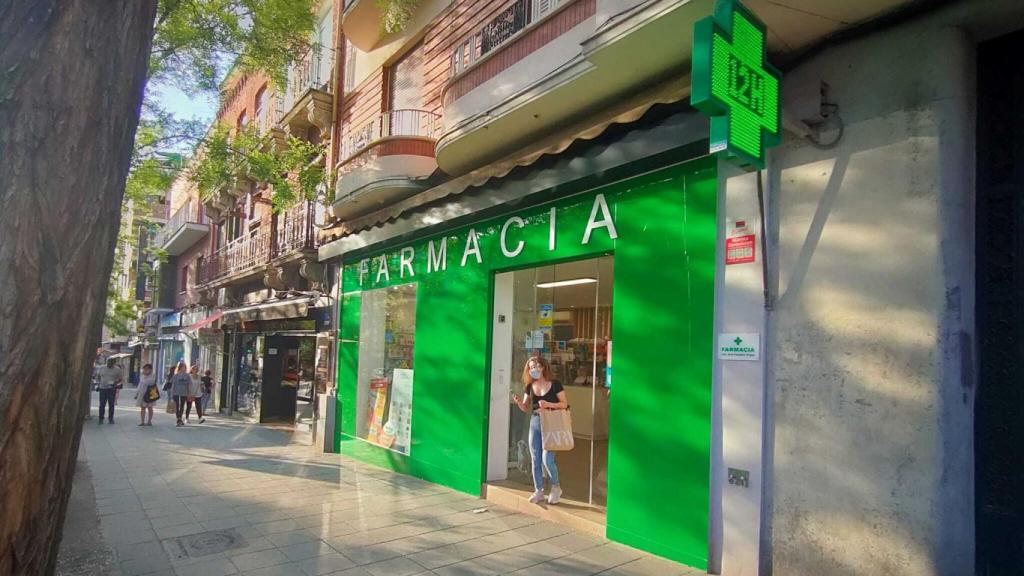 La farmacia que Paloma y Manolo regentaron durante años en Puente de Vallecas (Madrid).